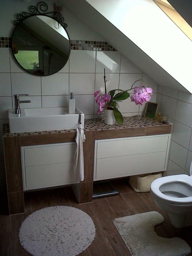 Walnut Apartment With Sauna And Pond Топольчани Экстерьер фото