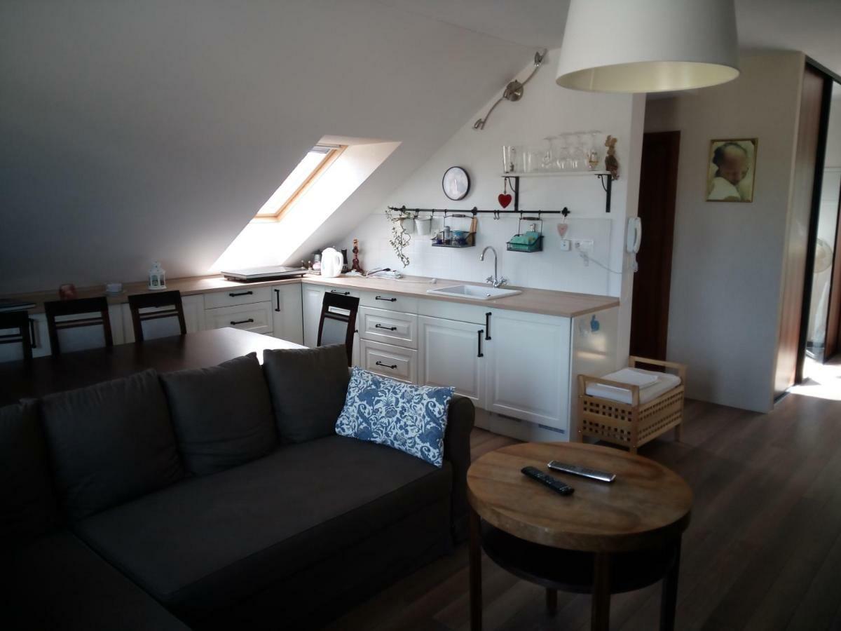 Walnut Apartment With Sauna And Pond Топольчани Экстерьер фото